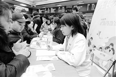 蘭州大學第一醫(yī)院舉行“新年！新高度！”兒童保健義診活動