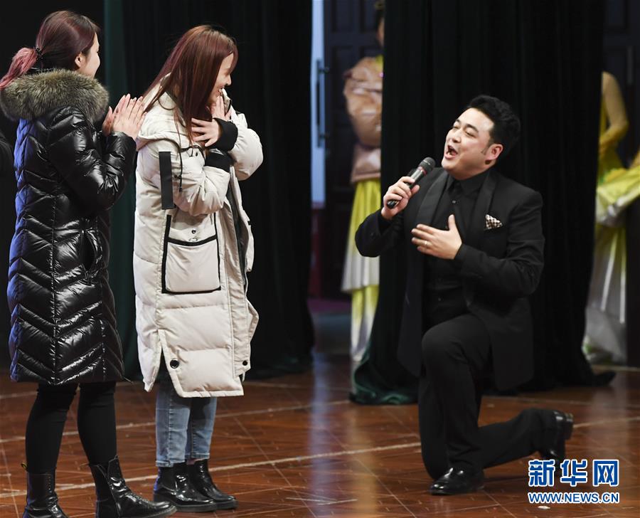 (新春走基層)(1)中央歌劇院文藝小分隊走進重慶酉陽