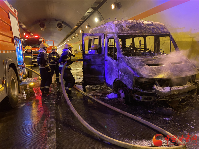 【微視頻】爭分奪秒！蘭州龔家灣消防救援站隧道內(nèi)搶救防疫物資