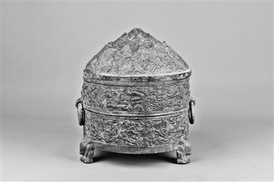 平?jīng)霾┥缴w神獸紋銅樽，東漢人向往過(guò)上神仙生活的印跡