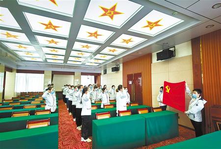 一次難得的黨課——甘肅第二、第三批援鄂醫(yī)療隊(duì)預(yù)備黨員宣誓儀式側(cè)記