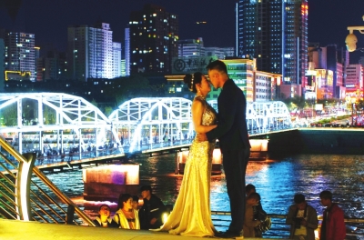 昨夜，中山橋夜景燈光更漂亮了