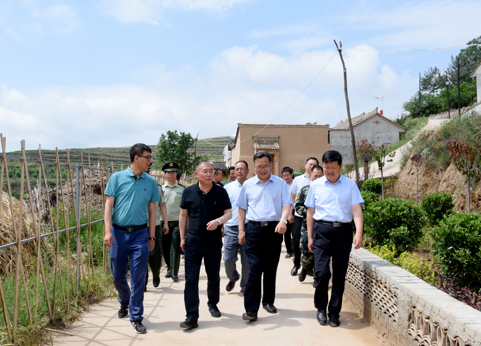 王銳深入麥積區(qū)、甘谷縣掛牌督戰(zhàn)村調(diào)研指導(dǎo)脫貧攻堅工作