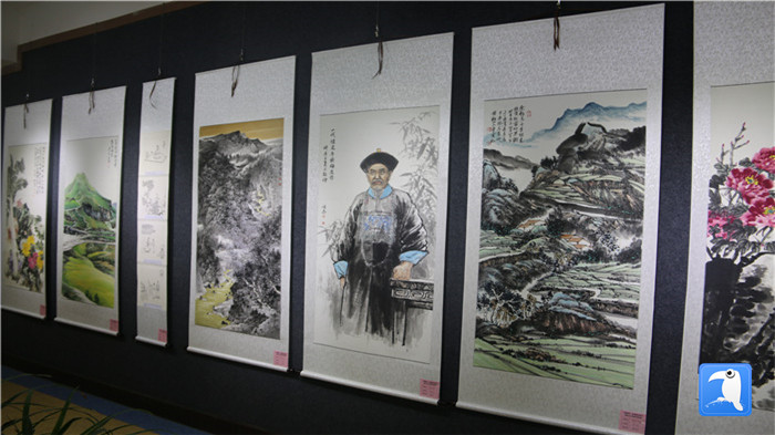 7月1日上午，定西市通渭縣紀(jì)委監(jiān)委舉辦“襄郡清風(fēng)·喜迎建黨99周年”廉政文化書(shū)畫(huà)展， 共同為黨的生日獻(xiàn)禮。_副本.jpg