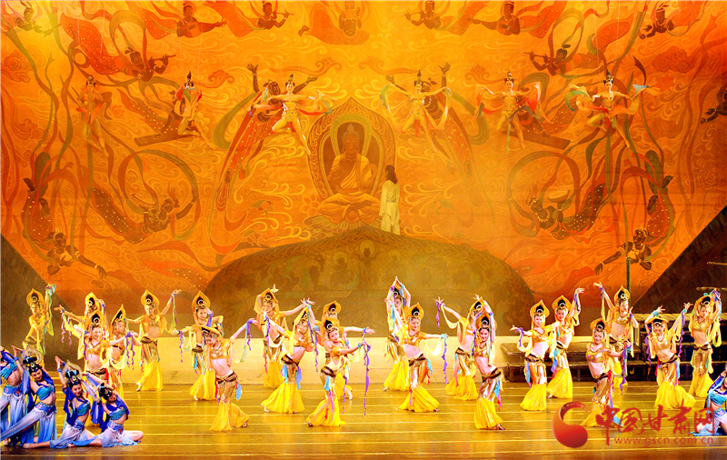 8月8日晚，《絲路花雨》《大夢(mèng)敦煌》首次同臺(tái)亮相蘭州