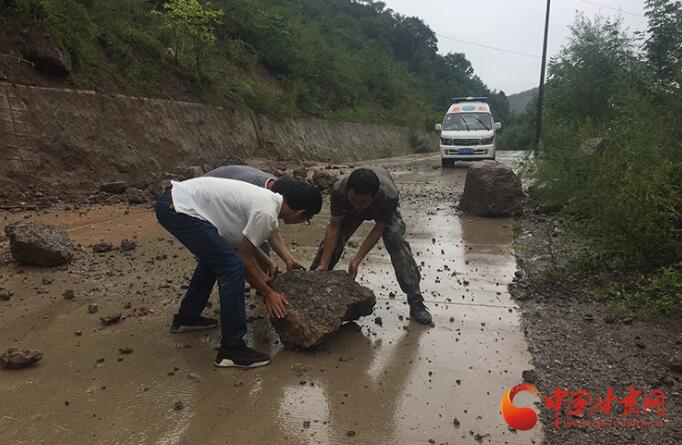 康縣長壩鎮(zhèn)：鏟車、120合力“逆行”救援群眾  