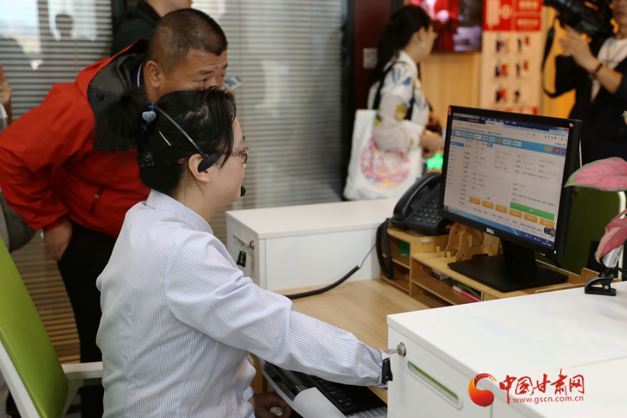 【走向我們的小康生活】蘭州：虛擬養(yǎng)老院托起幸?！跋﹃柤t”