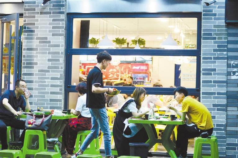 不斷升級(jí)的蘭州“夜經(jīng)濟(jì)”