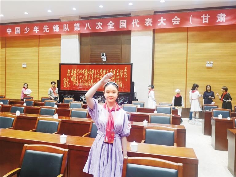 代表蘭州少先隊(duì)員參加全國少代會——這個(gè)小姑娘，攢勁！