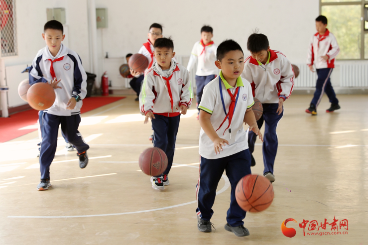 【直擊嘉峪關(guān)變遷】?jī)?yōu)化教育資源 這是明珠學(xué)校孩子們的起跑線(xiàn)