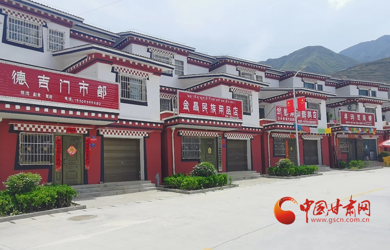 武都坪埡鄉(xiāng)：美麗安置區(qū) 綻放“幸?；ā?>
        </a><em>武都坪埡鄉(xiāng)：美麗安置區(qū) 綻放“幸?；ā?/em></li>
    <li><a  target=