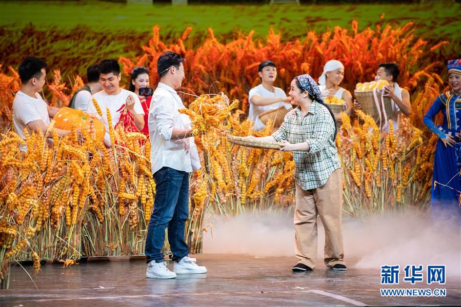 (文化)(4)2020年湖南省“歡樂瀟湘”精準(zhǔn)扶貧優(yōu)秀文藝作品展演在長沙舉行