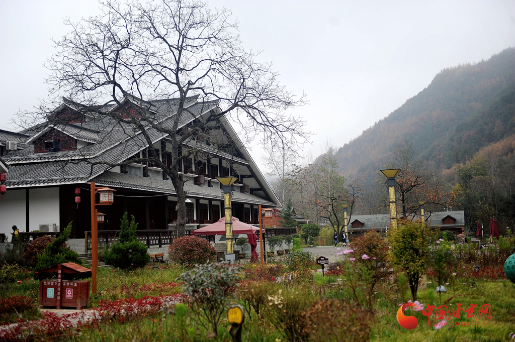 【擔(dān)使命 聚同心 促巨變 省直部門落實(shí)脫貧攻堅(jiān)責(zé)任工作紀(jì)實(shí)】甘肅省“十三五”期間累計(jì)易地搬遷49.9萬(wàn)建檔立卡貧困人口