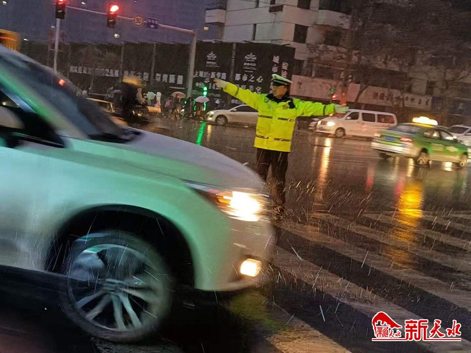 風(fēng)雪襲來，天水最美“警色”在路上！