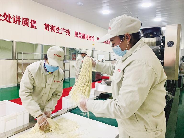 蘭州市規(guī)?；懊鏃l加工項目”投入運營 將配送到市區(qū)280多家直營店