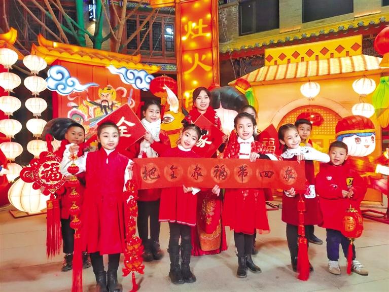 原創(chuàng)音樂電視《全家?！废蛱m州市人民拜年！