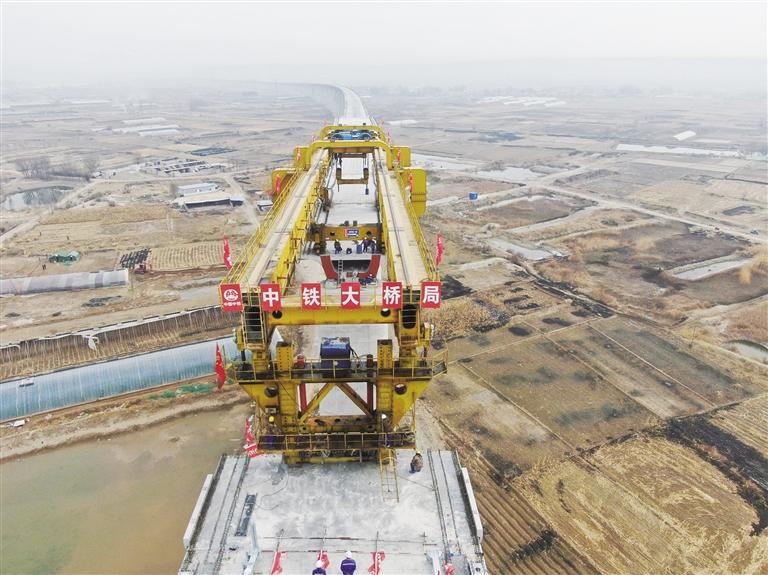 新建中蘭客專(zhuān)靖遠(yuǎn)黃河特大橋完成全部架梁任務(wù)