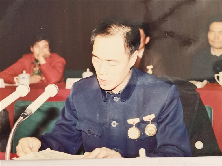 尋訪(fǎng)百名先鋒黨員  他用13年的時(shí)間完成28年的工作量——記“刀具大王”、全國(guó)勞模、蘭州通用機(jī)器廠(chǎng)工人技師蘆聚才