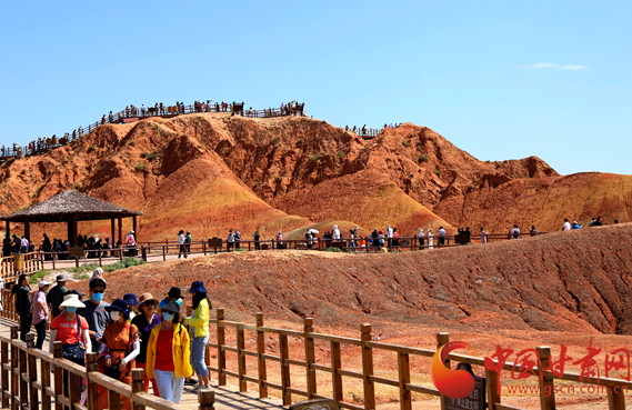 端午假期張掖共接待游客87.05萬人次，實現(xiàn)旅游收入4.64億元