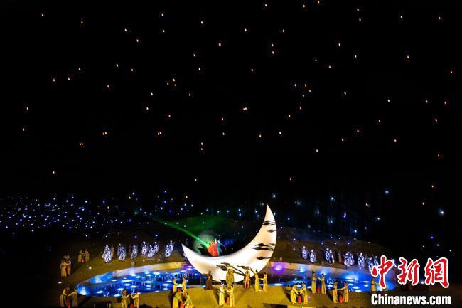 圖為大型沙漠實(shí)景演出《敦煌盛典》演出劇照。(資料圖) 敦煌市委宣傳部供圖
