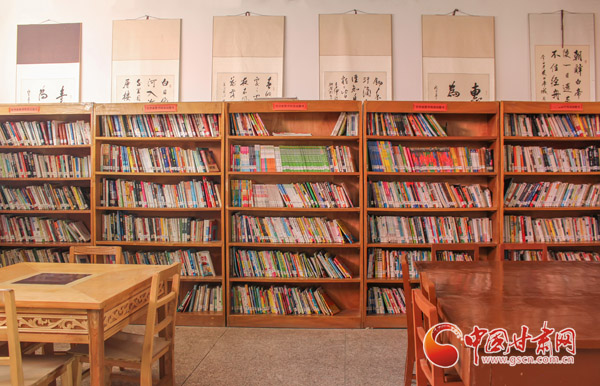 【蘭大新聞學(xué)子重走西北角】榆中高墩營(yíng)農(nóng)家書(shū)屋：充滿溫暖與希望的“小家”