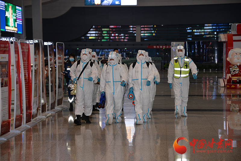 【隴拍客】蘭州西客站全面消殺，場(chǎng)面堪比大片