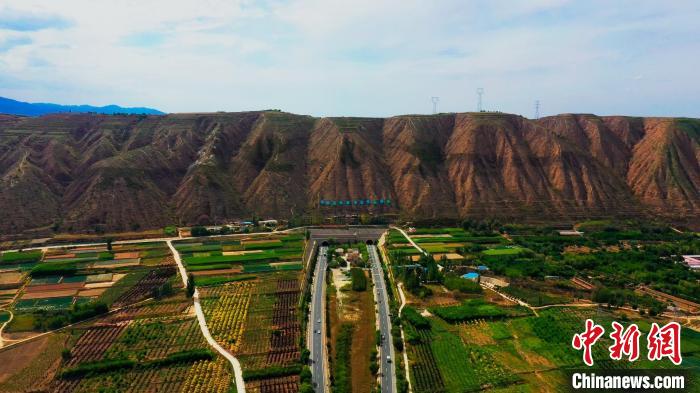 甘肅榆中造養(yǎng)結合十數(shù)年荒山改綠 野生動物?！奥睹妗?>
        </a><em>甘肅榆中造養(yǎng)結合十數(shù)年荒山改綠 野生動物常“露面”</em></li>
    <li><a  target=