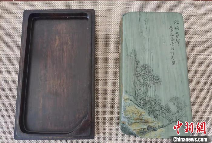 圖為盧保勝為提升洮硯文化內(nèi)涵，制作“一硯一銘、一盒一拓”成品展示?！堟?攝