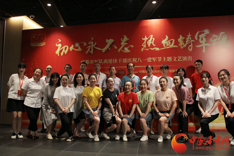 【蘭大新聞學(xué)子重走西北角】不變的軍旅情，不滅的舞臺(tái)夢(mèng)——記原成都軍區(qū)政治部戰(zhàn)旗文工團(tuán)國家一級(jí)演員楊思遠(yuǎn)