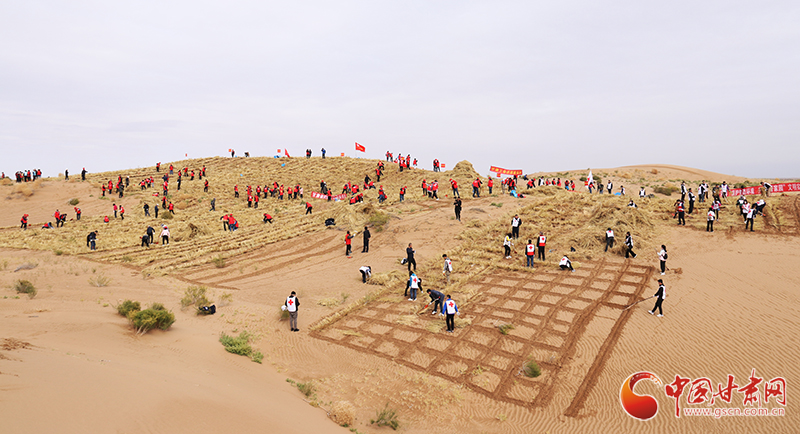 甘肅省委宣傳部、省文明辦、省志愿服務(wù)聯(lián)合會(huì)在古浪縣舉行壓沙主題文明實(shí)踐志愿服務(wù)活動(dòng)