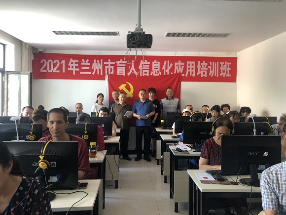 維權(quán)處黨支部開展“法律宣傳進(jìn)學(xué)?！敝驹刚叻?wù)活動