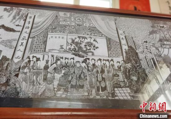 圖為陶世清的影雕作品?！钅?攝