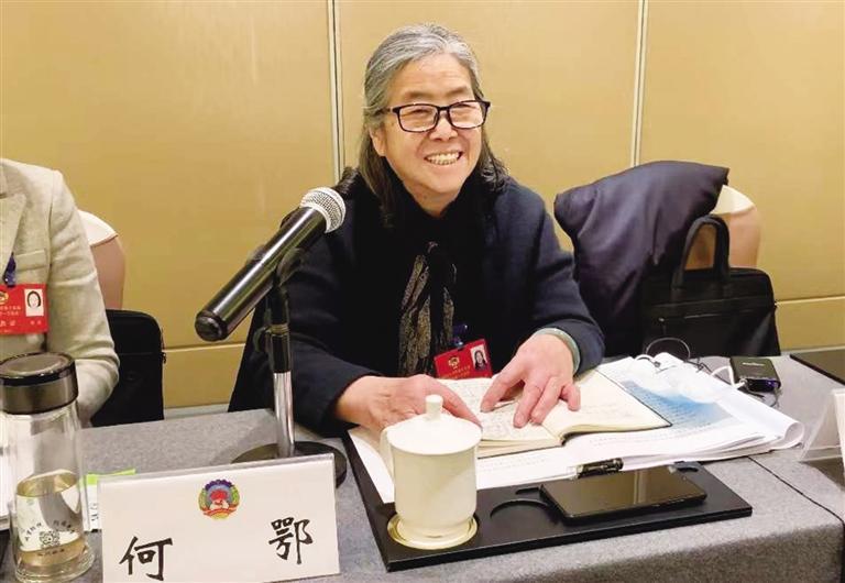 【委員風(fēng)采】“明星委員”何鄂的三個(gè)“幸?！?>
        </a><em>【委員風(fēng)采】“明星委員”何鄂的三個(gè)“幸?！?/em></li>
    <li><a  target=