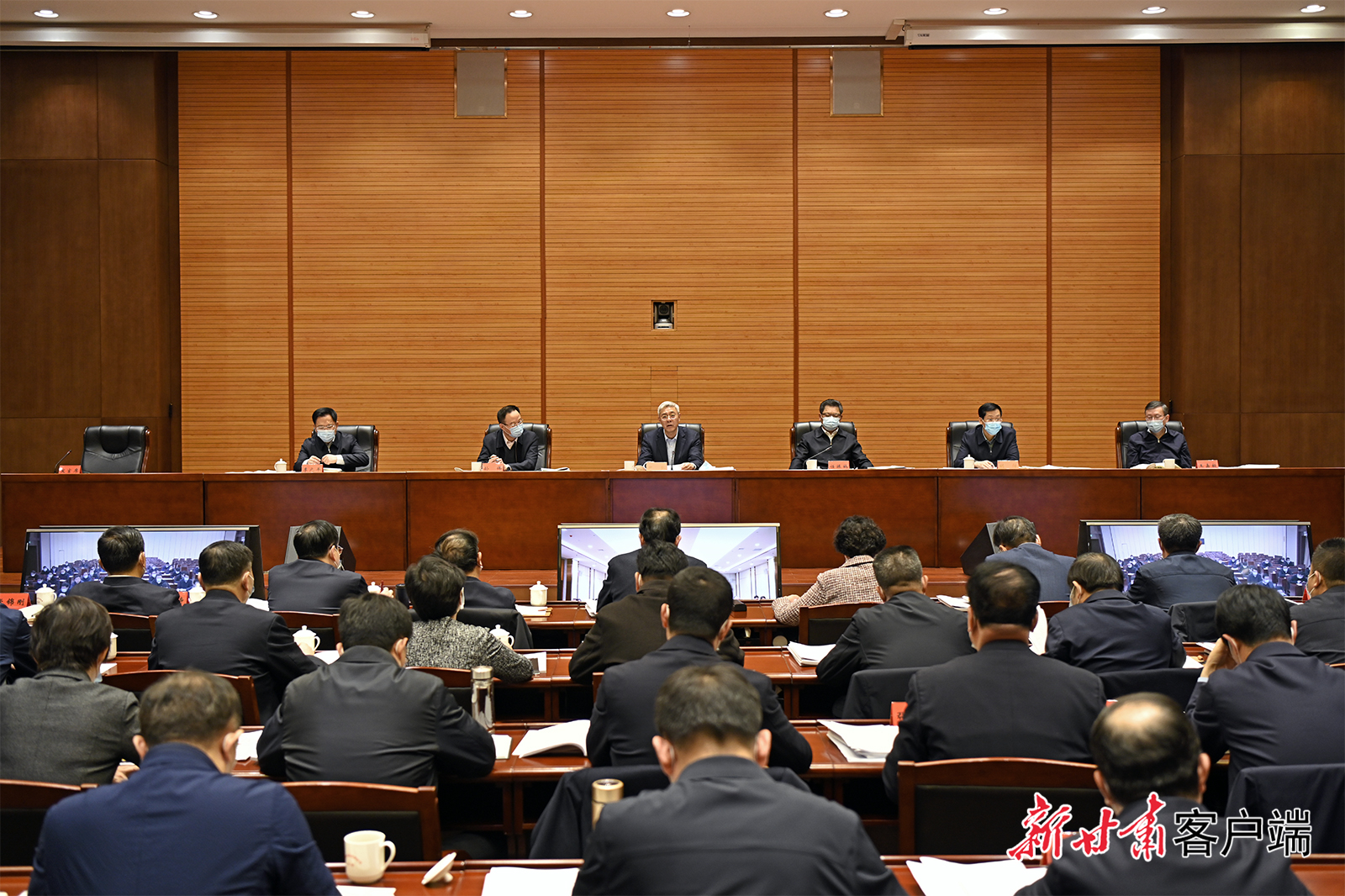 尹弘在省委農(nóng)村工作領(lǐng)導(dǎo)小組會(huì)議上強(qiáng)調(diào)：以深厚為民情懷鞏固拓展脫貧攻堅(jiān)成果，用高度負(fù)責(zé)精神扎實(shí)做好備考迎評(píng)工作