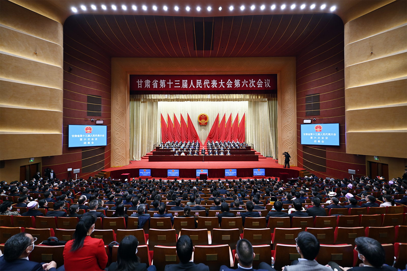 甘肅省十三屆人大六次會(huì)議閉幕 尹弘主持并講話 任振鶴歐陽堅(jiān)等出席