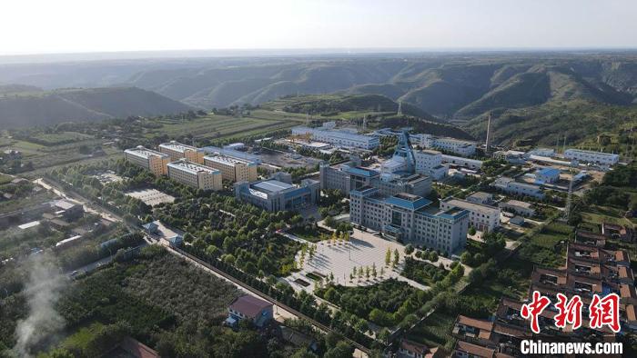 圖為華能正寧核桃峪煤礦廠區(qū)。(資料圖) 慶陽市委宣傳部供圖