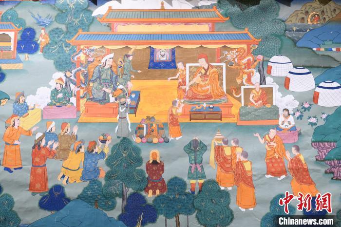 8月20日，在蘭州市博物館展出的大型歷史題材卷軸唐卡“涼州會盟”。　戴文昌 攝