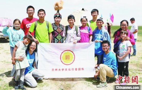 圖為蘭州大學文化行者團隊走進民族社區(qū)。(資料圖)蘭州大學供圖