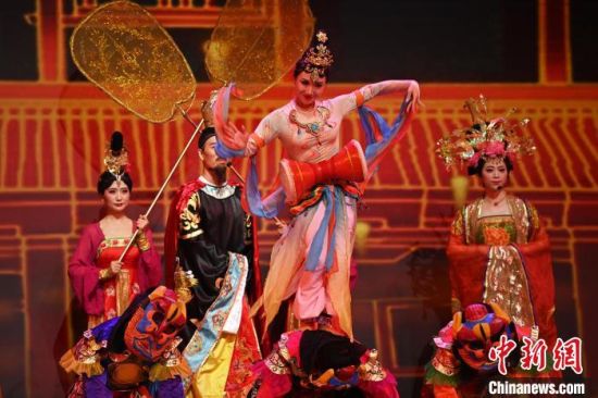 2023年第六屆敦煌文博會(huì)期間，系列演藝上演。(資料圖)李亞龍 攝